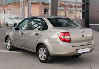 Подержанный автомобиль LADA (ВАЗ) Granta Sedan 2012 года (7 фото)