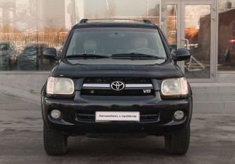 Подержанный автомобиль Toyota Sequoia 2004 года (2 фото)