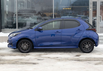 Подержанный автомобиль Toyota Yaris Hatchback 2020 года (8 фото)