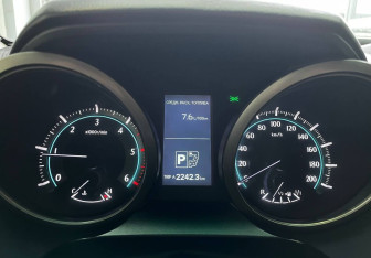 Подержанный автомобиль Toyota Land Cruiser Prado 2011 года (13 фото)