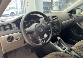 Подержанный автомобиль Volkswagen Jetta Sedan 2012 года (7 фото)