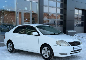 Подержанный автомобиль Toyota Corolla Sedan 2002 года (3 фото)
