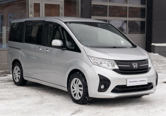 Подержанный автомобиль Honda Stepwgn 2019 года (3 фото)