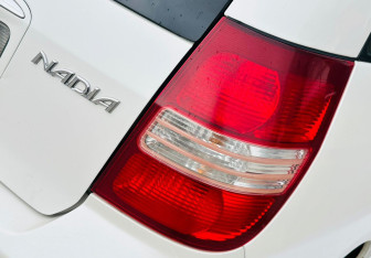 Подержанный автомобиль Toyota Nadia 2001 года (9 фото)