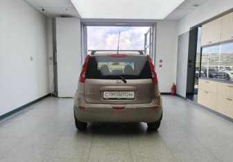 Подержанный автомобиль Nissan Note 2007 года (5 фото)