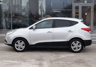 Подержанный автомобиль Hyundai ix35 2012 года (8 фото)
