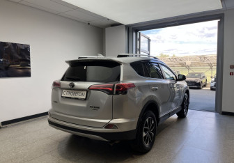 Подержанный автомобиль Toyota RAV4 2018 года (4 фото)