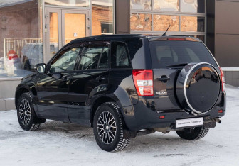 Подержанный автомобиль Suzuki Grand Vitara 2010 года (7 фото)