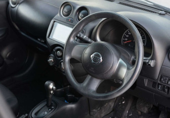 Подержанный автомобиль Nissan March Hatchback 2012 года (11 фото)