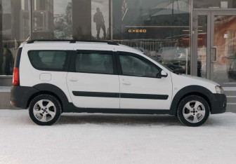 Подержанный автомобиль LADA (ВАЗ) Largus Wagon 2017 года (4 фото)