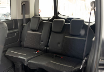 Подержанный автомобиль Honda Stepwgn 2016 года (20 фото)