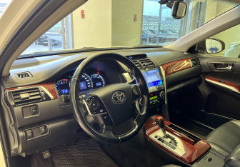 Подержанный автомобиль Toyota Camry Sedan 2013 года (7 фото)