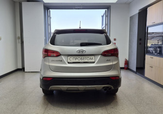 Подержанный автомобиль Hyundai Santa Fe 2012 года (5 фото)