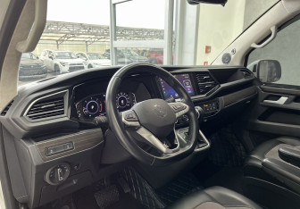 Подержанный автомобиль Volkswagen Multivan 2021 года (7 фото)