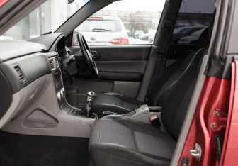 Подержанный автомобиль Subaru Forester Suv 2002 года (25 фото)