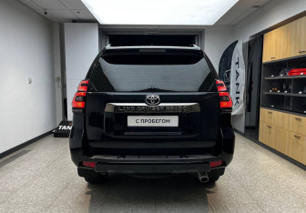 Подержанный автомобиль Toyota Land Cruiser Prado 2022 года (6 фото)