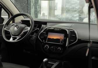 Подержанный автомобиль Renault Kaptur 2020 года (10 фото)