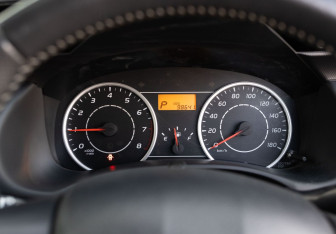 Подержанный автомобиль Toyota Wish Minivan 2011 года (12 фото)