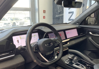 Подержанный автомобиль Geely Monjaro 2024 года (10 фото)