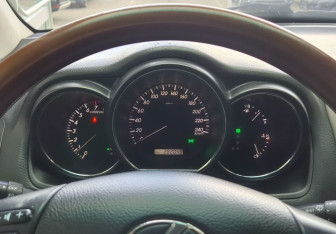 Подержанный автомобиль Lexus RX 2004 года (10 фото)