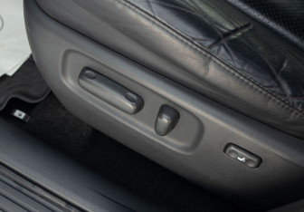 Подержанный автомобиль Toyota RAV4 2011 года (20 фото)