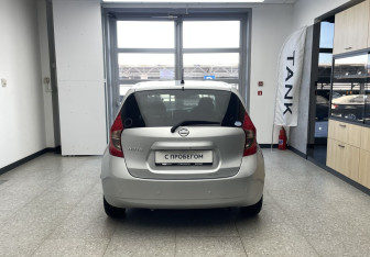 Подержанный автомобиль Nissan Note 2015 года (6 фото)