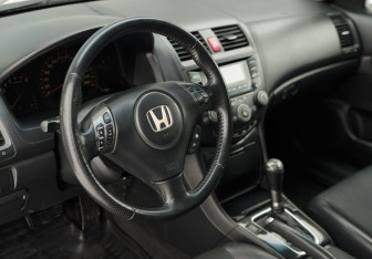Подержанный автомобиль Honda Accord Sedan 2007 года (11 фото)