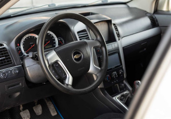 Подержанный автомобиль Chevrolet Captiva 2007 года (11 фото)
