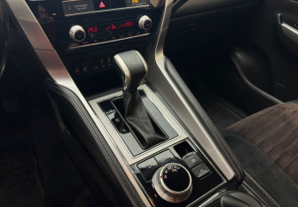 Подержанный автомобиль Mitsubishi Pajero Sport 2022 года (11 фото)