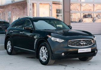 Подержанный автомобиль Infiniti FX 2010 года (3 фото)