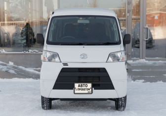 Подержанный автомобиль Daihatsu Hijet 2019 года (2 фото)