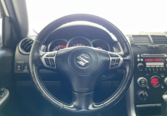 Подержанный автомобиль Suzuki Grand Vitara 2010 года (12 фото)