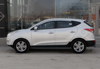 Подержанный автомобиль Hyundai Tucson 2010 года (8 фото)
