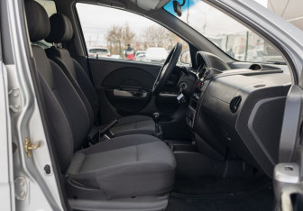 Подержанный автомобиль Chevrolet Aveo Hatchback 2006 года (20 фото)