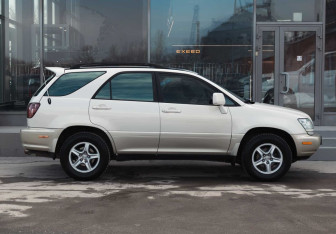 Подержанный автомобиль Lexus RX 2000 года (4 фото)