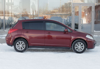 Подержанный автомобиль Nissan Tiida Hatchback 2007 года (4 фото)