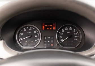 Подержанный автомобиль Renault Sandero 2011 года (12 фото)