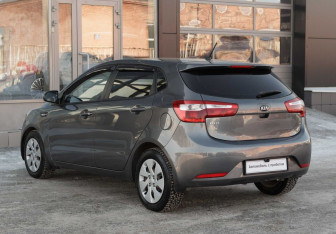Подержанный автомобиль Kia Rio Hatchback 2013 года (7 фото)