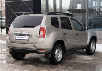 Подержанный автомобиль Renault Duster 2014 года (5 фото)