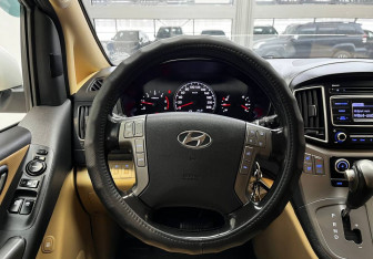 Подержанный автомобиль Hyundai H-1 2021 года (11 фото)