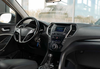 Подержанный автомобиль Hyundai Santa Fe 2017 года (10 фото)
