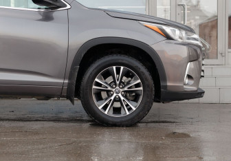 Подержанный автомобиль Toyota Highlander 2018 года (9 фото)