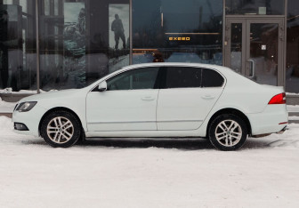 Подержанный автомобиль Skoda Superb Liftback 2014 года (8 фото)