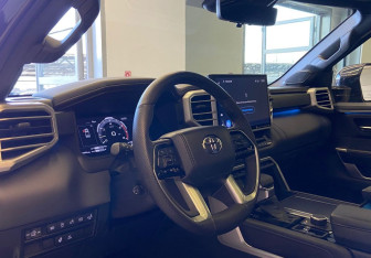 Подержанный автомобиль Toyota Tundra 2022 года (14 фото)