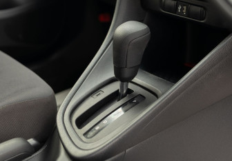 Подержанный автомобиль Toyota Yaris Hatchback 2020 года (15 фото)