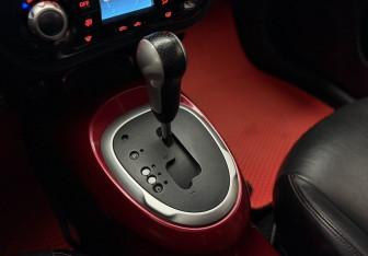 Подержанный автомобиль Nissan Juke 2011 года (14 фото)