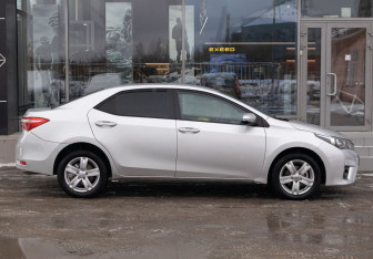 Подержанный автомобиль Toyota Corolla Sedan 2013 года (4 фото)