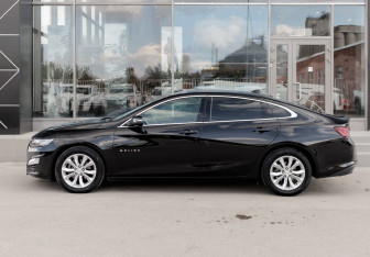 Подержанный автомобиль Chevrolet Malibu Sedan 2018 года (8 фото)