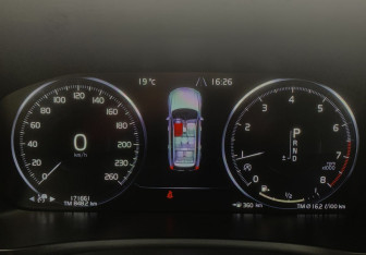 Подержанный автомобиль Volvo XC90 2017 года (16 фото)