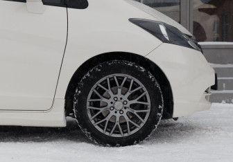 Подержанный автомобиль Honda Freed 2010 года (9 фото)